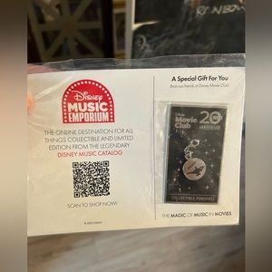 D23 Disney music emporium & movie club exclusive Aladdin pendant NWT